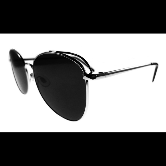 Giselle - Picture 2 of 2